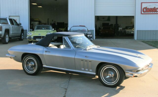 Chevrolet Corvette 1966 image number 28