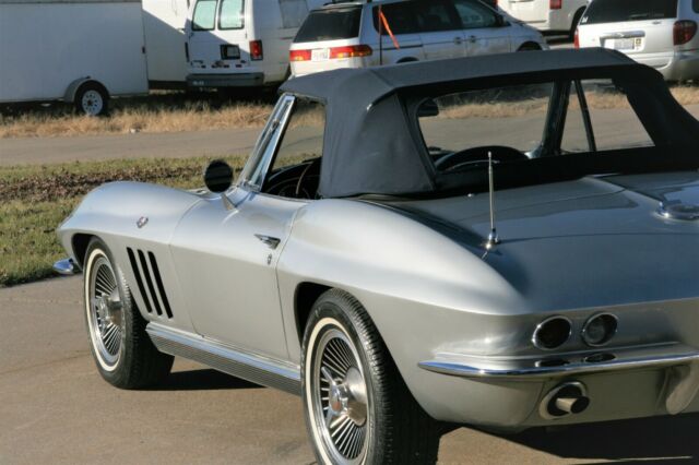 Chevrolet Corvette 1966 image number 32