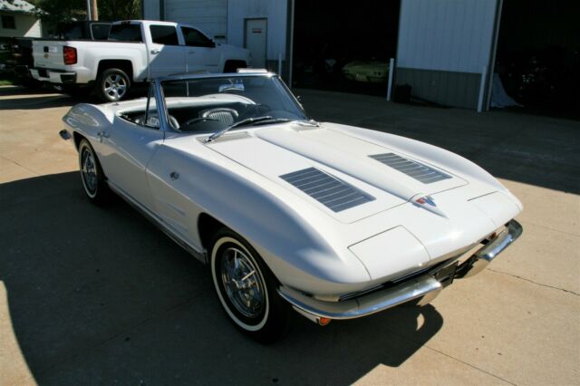 Chevrolet Corvette 1963 image number 26