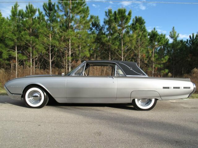 Ford Thunderbird 1962 image number 27