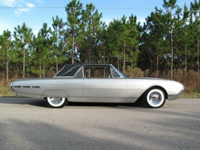 Ford Thunderbird 1962 image number 9