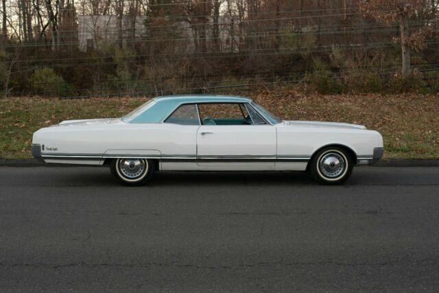 Oldsmobile Ninety-Eight 1965 image number 1