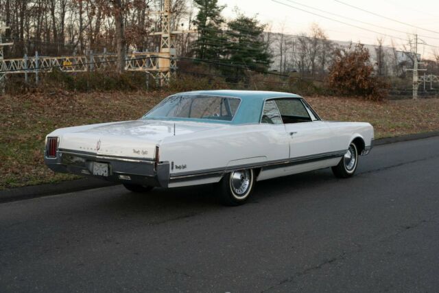 Oldsmobile Ninety-Eight 1965 image number 2