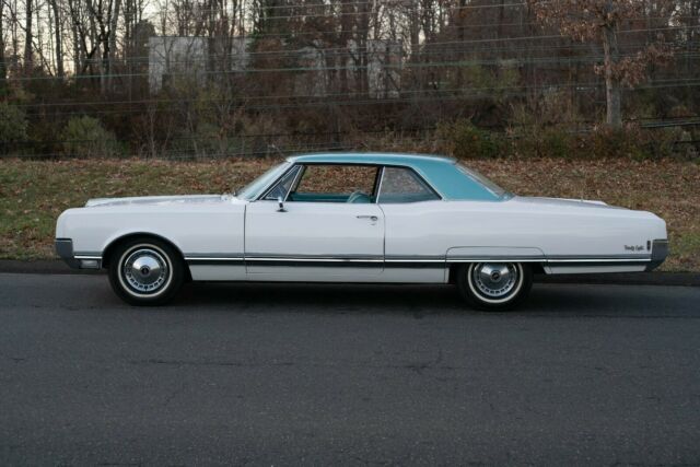 Oldsmobile Ninety-Eight 1965 image number 27