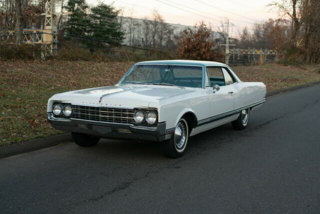 Oldsmobile Ninety-Eight 1965 image number 28