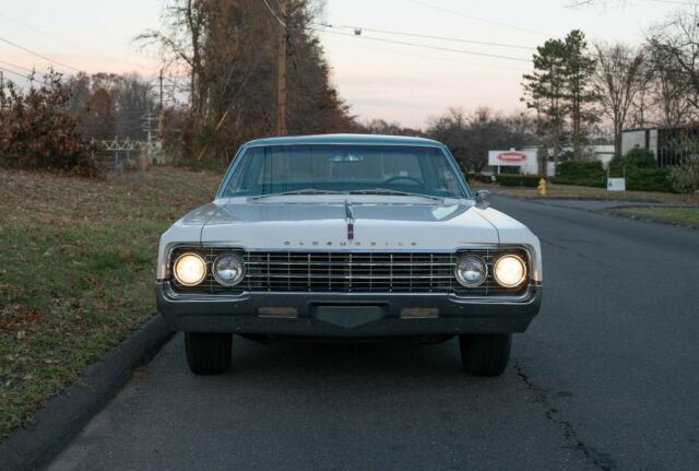 Oldsmobile Ninety-Eight 1965 image number 7