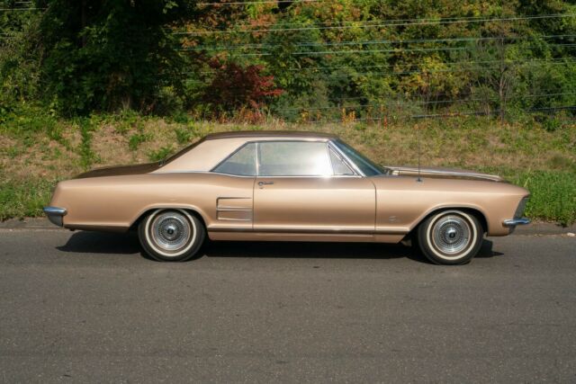 Buick Riviera 1964 image number 1