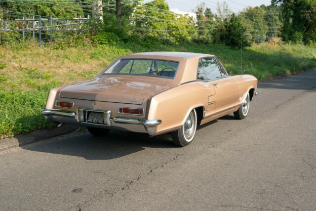 Buick Riviera 1964 image number 2