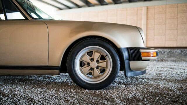 Porsche 911 1976 image number 25