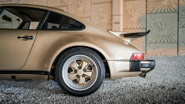 Porsche 911 1976 image number 40