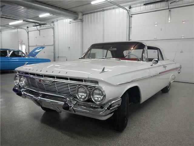 Chevrolet Impala 1961 image number 0