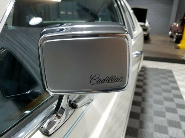 Cadillac DeVille 1977 image number 18