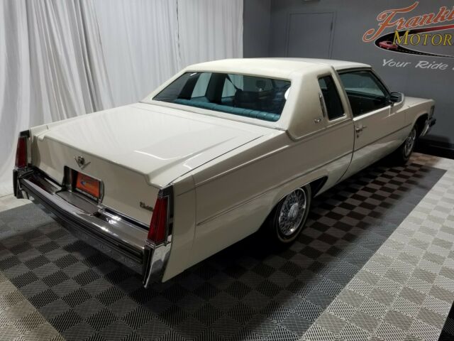 Cadillac DeVille 1977 image number 29