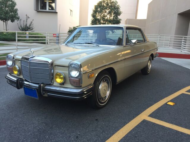 Mercedes-Benz 200-Series 1972 image number 0