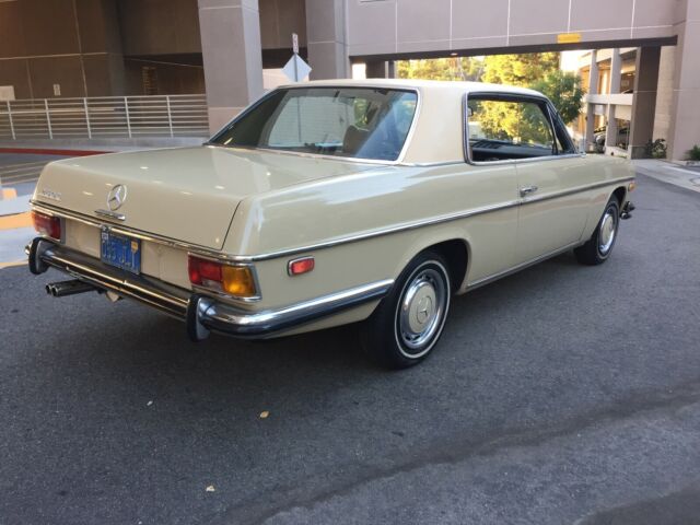 Mercedes-Benz 200-Series 1972 image number 15