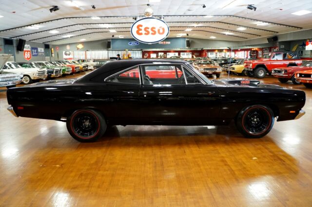 Plymouth Road Runner 1969 image number 18