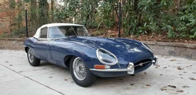 Jaguar E-Type 1966 image number 27