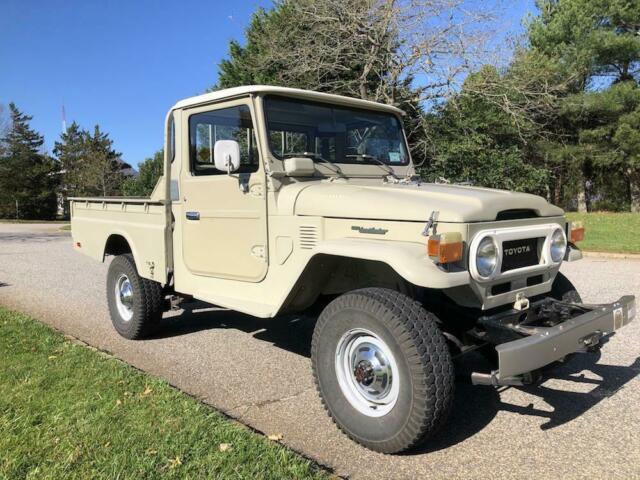 Toyota FJ Cruiser 1977 image number 1