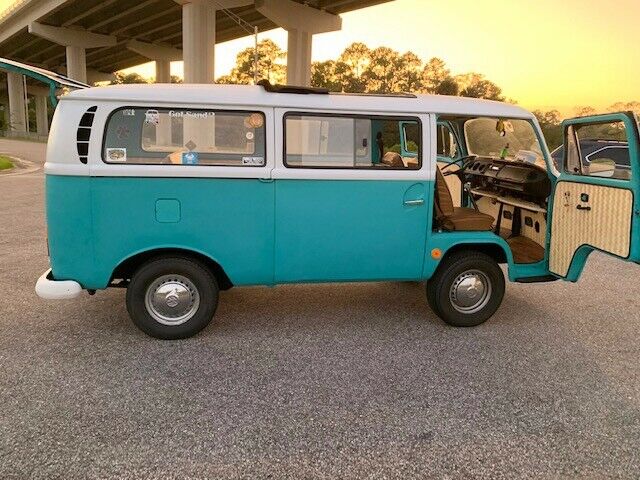 Volkswagen Bus/Vanagon 1969 image number 22