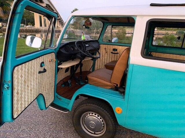 Volkswagen Bus/Vanagon 1969 image number 23