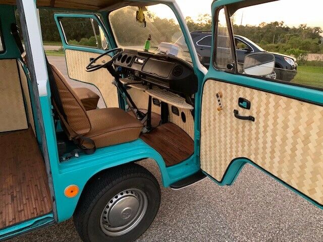 Volkswagen Bus/Vanagon 1969 image number 24