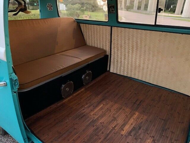 Volkswagen Bus/Vanagon 1969 image number 27