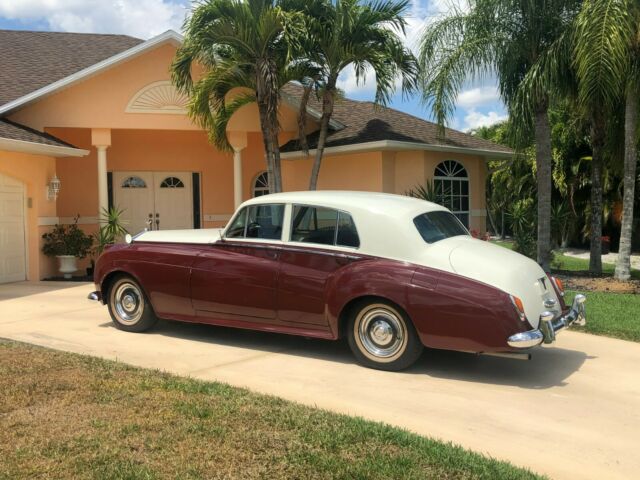 Rolls-Royce Silver Cloud 1957 image number 25