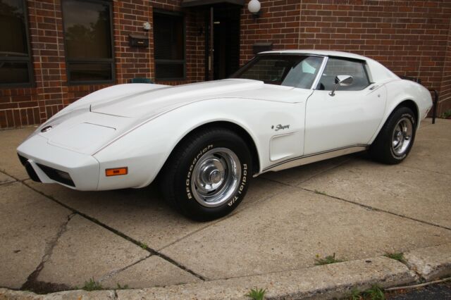 Chevrolet Corvette 1975 image number 0