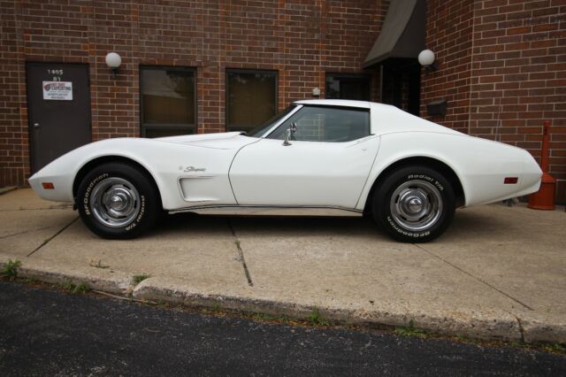 Chevrolet Corvette 1975 image number 1