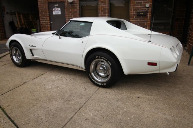 Chevrolet Corvette 1975 image number 2