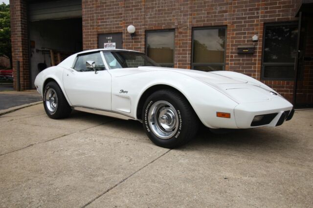 Chevrolet Corvette 1975 image number 29