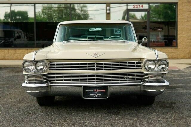 Cadillac DeVille 1964 image number 1