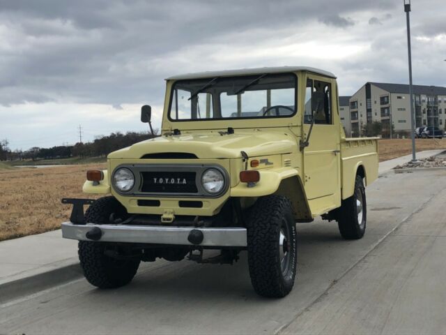 Toyota Land Cruiser 1973 image number 2