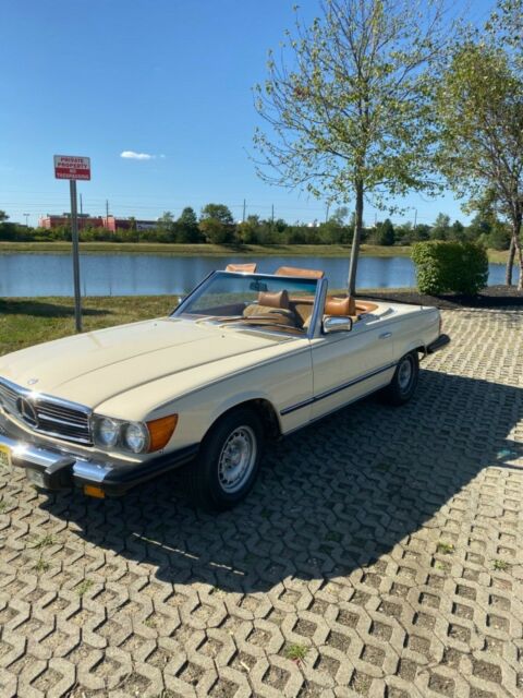 Mercedes-Benz SL-Class 1978 image number 18