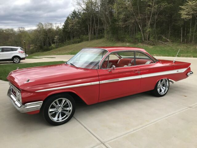 Chevrolet Impala 1961 image number 0