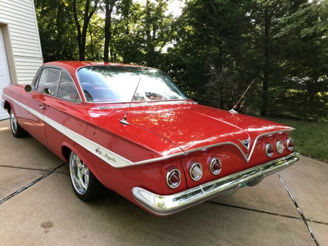 Chevrolet Impala 1961 image number 23