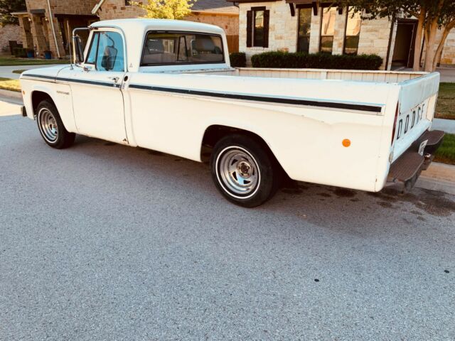 Dodge D100 Pickup 1968 image number 9