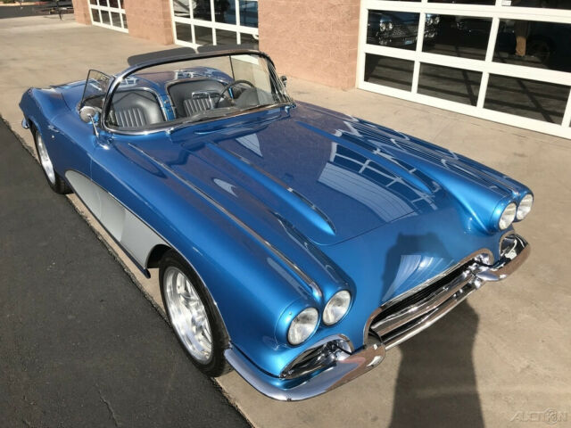 Chevrolet Corvette 1961 image number 14