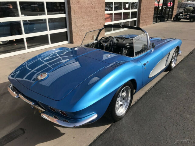 Chevrolet Corvette 1961 image number 17