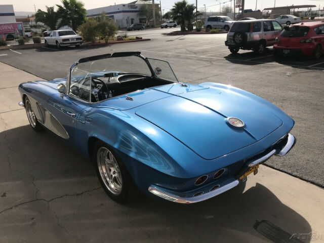 Chevrolet Corvette 1961 image number 20