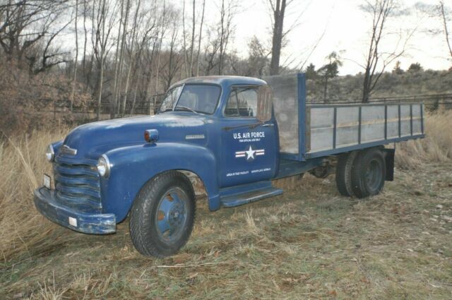 Chevrolet 2-ton Cab Chassis Flatbed Loadmaster Truck 1952 image number 0