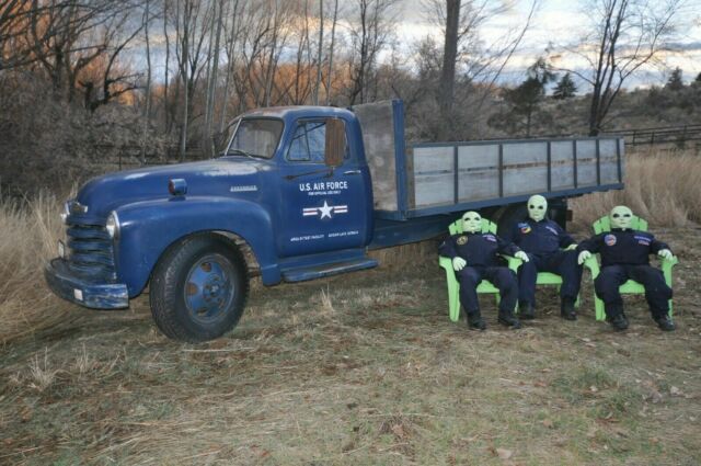 Chevrolet 2-ton Cab Chassis Flatbed Loadmaster Truck 1952 image number 14