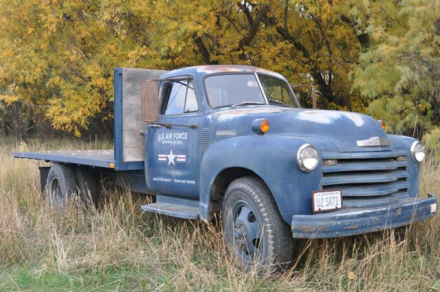 Chevrolet 2-ton Cab Chassis Flatbed Loadmaster Truck 1952 image number 19