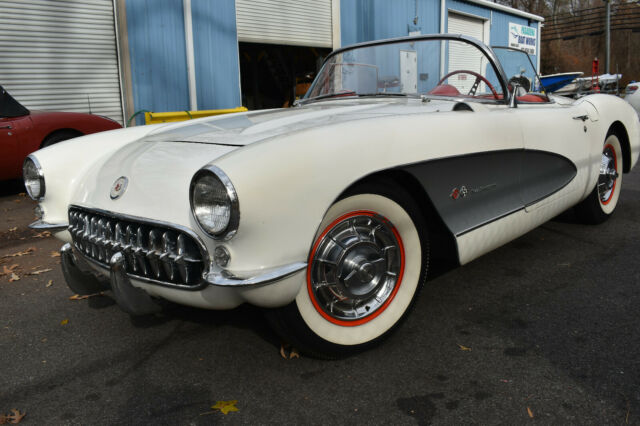 Chevrolet Corvette 1957 image number 23