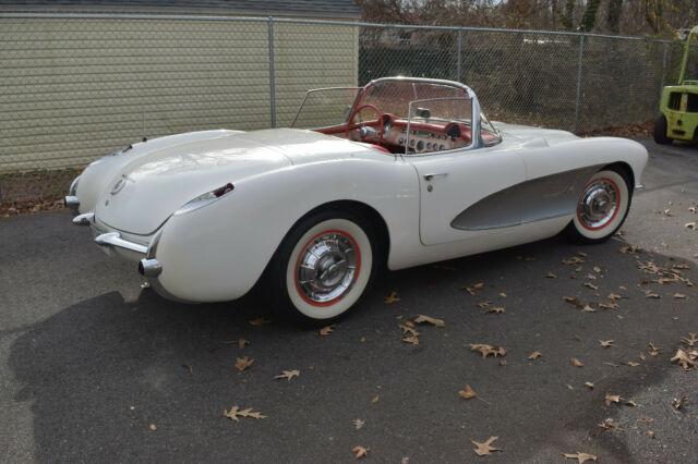 Chevrolet Corvette 1957 image number 24