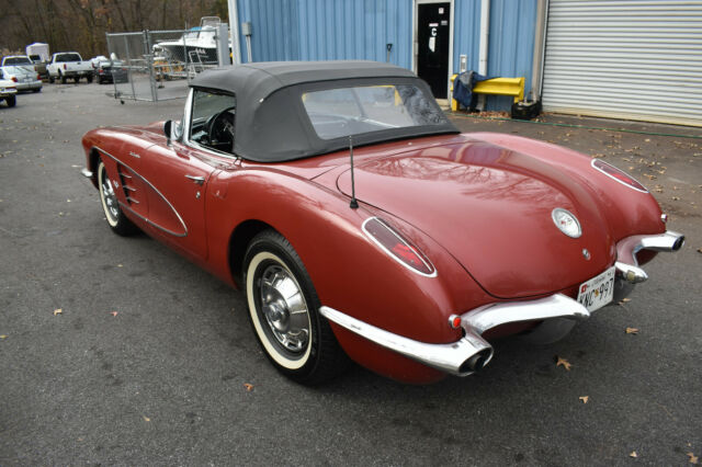 Chevrolet Corvette 1960 image number 27