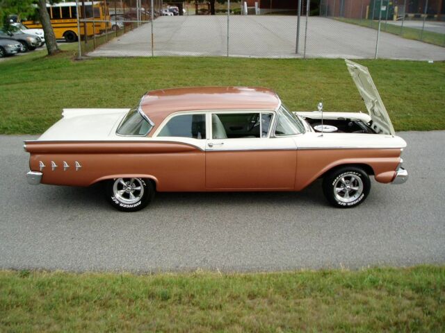 Ford Galaxie 1959 image number 1