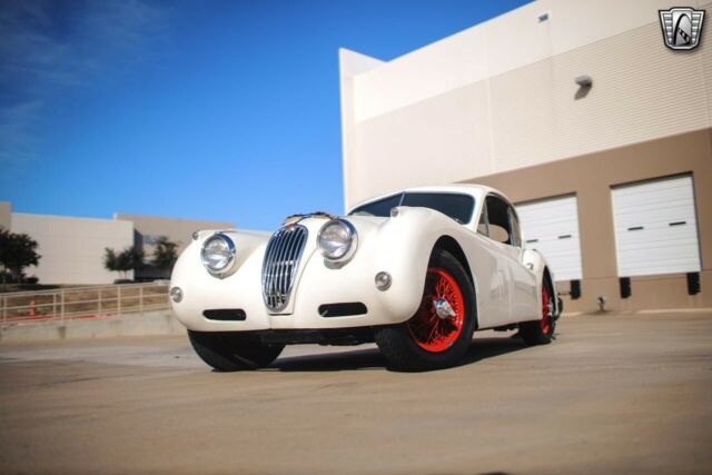 Jaguar XK 1957 image number 31