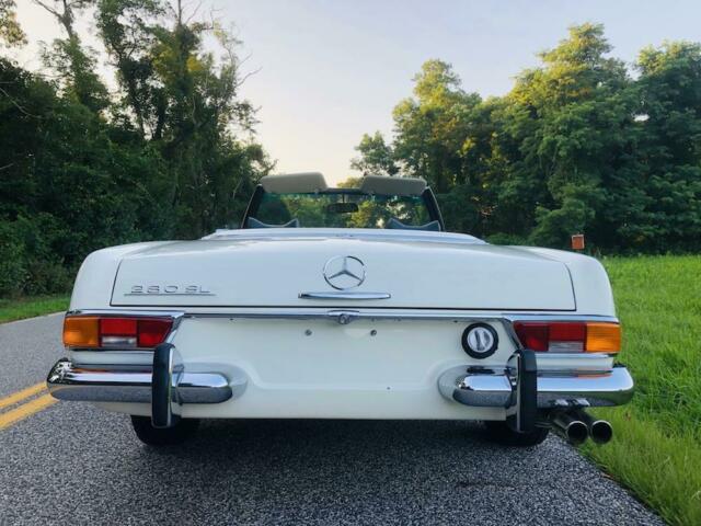 Mercedes-Benz SL-Class 1970 image number 32