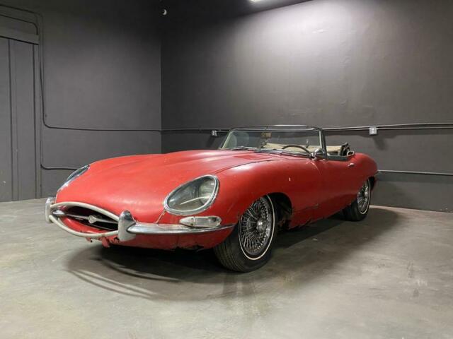 Jaguar E-Type 1962 image number 1